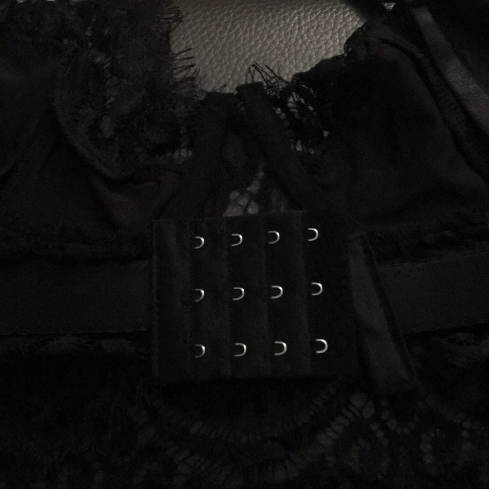 (Last 1) Lace bralette in black lace, adjustable. - Picture 7 of 7